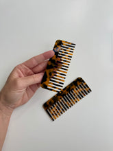 Lade das Bild in den Galerie-Viewer, Comb „slim“ tortoise