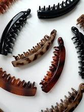 Lade das Bild in den Galerie-Viewer, Banana Hairclip - für mehr Volumen im Haar