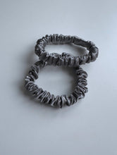 Lade das Bild in den Galerie-Viewer, Scrunchie "Gin"
