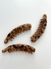 Lade das Bild in den Galerie-Viewer, Hairclaw „Banana“