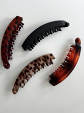 Lade das Bild in den Galerie-Viewer, Hairclaw „Banana“