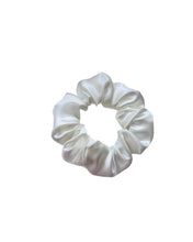 Lade das Bild in den Galerie-Viewer, Scrunchie "Felice"
