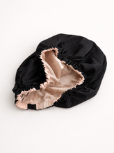 Lade das Bild in den Galerie-Viewer, Satin Bonnet "Claire"