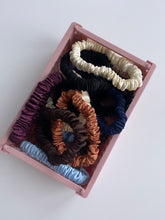 Lade das Bild in den Galerie-Viewer, Skinny Scrunchies
