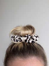 Lade das Bild in den Galerie-Viewer, Scrunchie &quot;Fable&quot;

