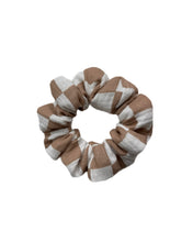 Lade das Bild in den Galerie-Viewer, Scrunchie &quot;Whisper&quot;
