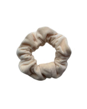 Lade das Bild in den Galerie-Viewer, Samt Scrunchie „Sofie“
