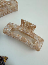 Lade das Bild in den Galerie-Viewer, Hairclaw „Lynn“
