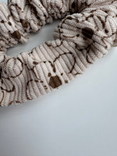 Lade das Bild in den Galerie-Viewer, Scrunchie &quot;Falling&quot;
