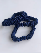 Lade das Bild in den Galerie-Viewer, Skinny Scrunchies
