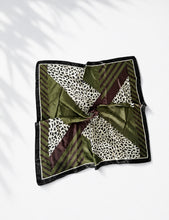Lade das Bild in den Galerie-Viewer, Foulard "Olive muse"
