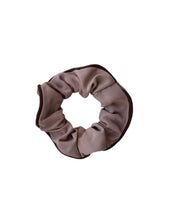 Lade das Bild in den Galerie-Viewer, Scrunchie „Soraya“ beige
