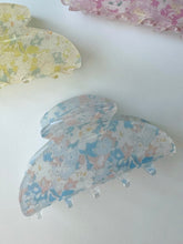 Lade das Bild in den Galerie-Viewer, Hairclaw „Soft summer“
