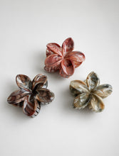 Lade das Bild in den Galerie-Viewer, Hairclaw „Flora“
