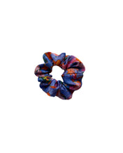 Lade das Bild in den Galerie-Viewer, Scrunchie "Coral Sky"
