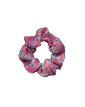 Lade das Bild in den Galerie-Viewer, Scrunchie "Floral Flirt"
