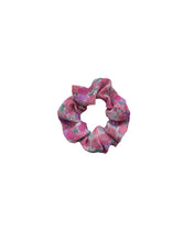 Lade das Bild in den Galerie-Viewer, Scrunchie "Floral Flirt"
