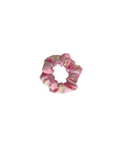 Lade das Bild in den Galerie-Viewer, Scrunchie "Berry Kiss"
