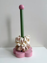 Lade das Bild in den Galerie-Viewer, Scrunchie Holder Flower
