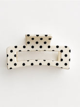 Lade das Bild in den Galerie-Viewer, Hairclaw „Polka“
