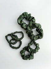 Lade das Bild in den Galerie-Viewer, Scrunchie „Olivia“
