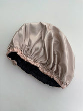 Lade das Bild in den Galerie-Viewer, Satin Bonnet &quot;Claire&quot;
