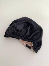 Lade das Bild in den Galerie-Viewer, Satin Bonnet &quot;Claire&quot;
