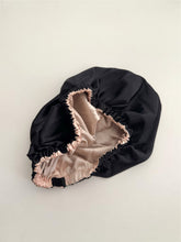 Lade das Bild in den Galerie-Viewer, Satin Bonnet &quot;Claire&quot;
