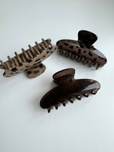 Lade das Bild in den Galerie-Viewer, Hairclaw „Wild“
