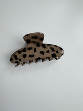 Lade das Bild in den Galerie-Viewer, Hairclaw „Wild“
