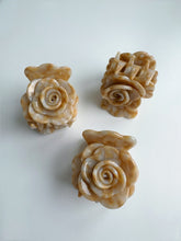 Lade das Bild in den Galerie-Viewer, Hairclaw „Rose“
