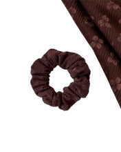 Lade das Bild in den Galerie-Viewer, Scrunchie "Lola" brown
