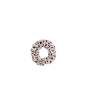 Lade das Bild in den Galerie-Viewer, Scrunchie "Wild" creme
