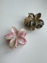 Lade das Bild in den Galerie-Viewer, Hairclaw „Flora“
