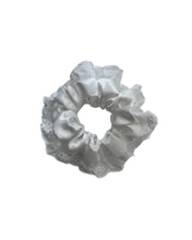 Lade das Bild in den Galerie-Viewer, Limitiert edition Scrunchie „Sophia“

