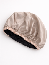 Lade das Bild in den Galerie-Viewer, Satin Bonnet "Claire"
