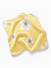 Lade das Bild in den Galerie-Viewer, Gelbes Foulard mit Blumenmuster Citrus Crush
