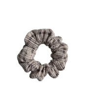 Lade das Bild in den Galerie-Viewer, Scrunchie &quot;Sweater Weather&quot;
