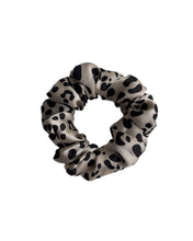 Lade das Bild in den Galerie-Viewer, Scrunchie &quot;Fable&quot;
