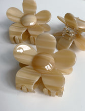 Lade das Bild in den Galerie-Viewer, Hairclaw „Flower“ beige
