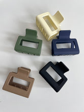 Lade das Bild in den Galerie-Viewer, Hairclaw &quot;Céline&quot;
