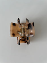 Lade das Bild in den Galerie-Viewer, Hairclaw &quot;Mara&quot;
