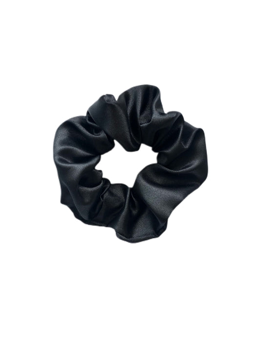 Satin Scrunchie Noire – handgemacht und haarschonend