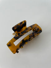 Lade das Bild in den Galerie-Viewer, Hair claw „Clarissa“ medium
