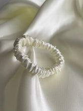 Lade das Bild in den Galerie-Viewer, Skinny Scrunchies

