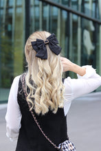 Lade das Bild in den Galerie-Viewer, Schleife &quot;Valeria&quot; braun/schwarz
